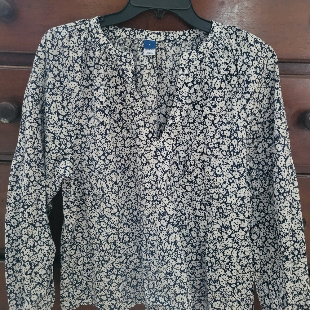 Old Navy White and Navy Floral Top